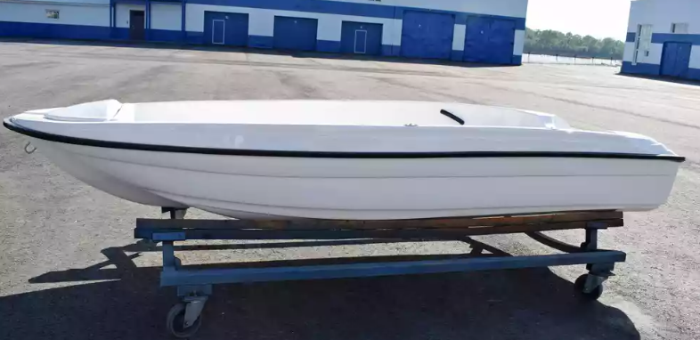 Стеклопластиковая лодка Пингвин (тримаран) в Калуге