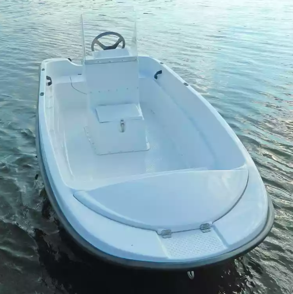 Стеклопластиковая лодка Пингвин с консолью (тримаран) в Калуге