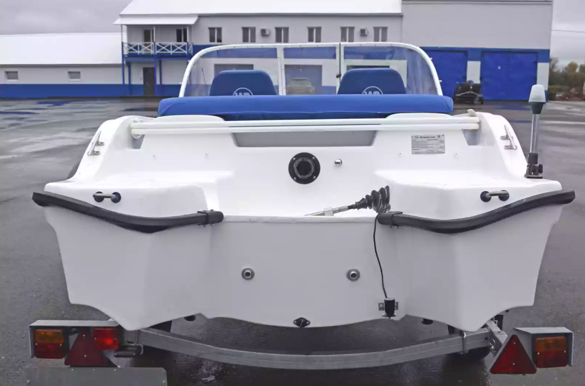Стеклопластиковый катер Wyatboat-430DCМ (килевая) в Калуге