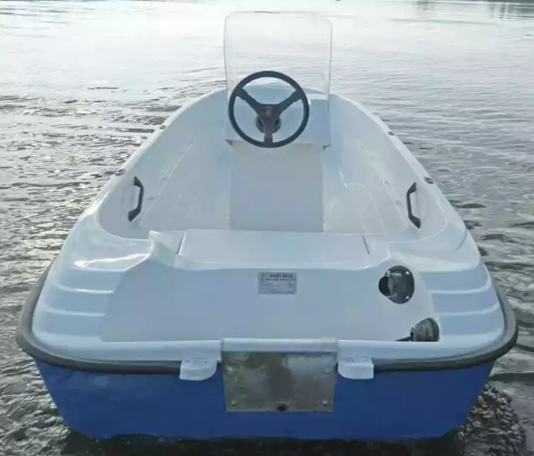 Стеклопластиковая лодка Пингвин с консолью (тримаран) в Калуге