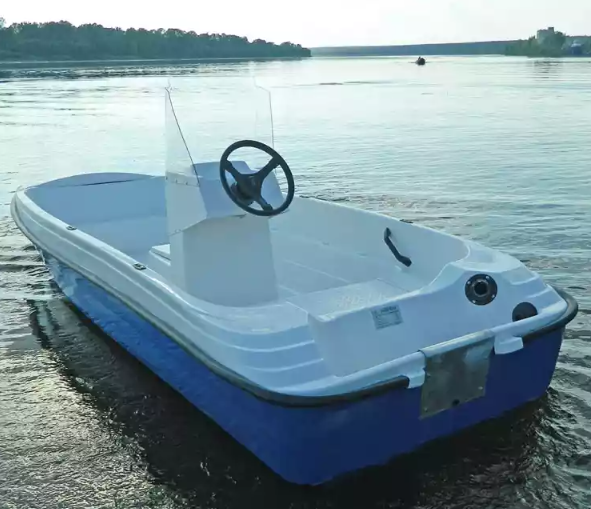 Стеклопластиковая лодка Пингвин с консолью (тримаран) в Калуге