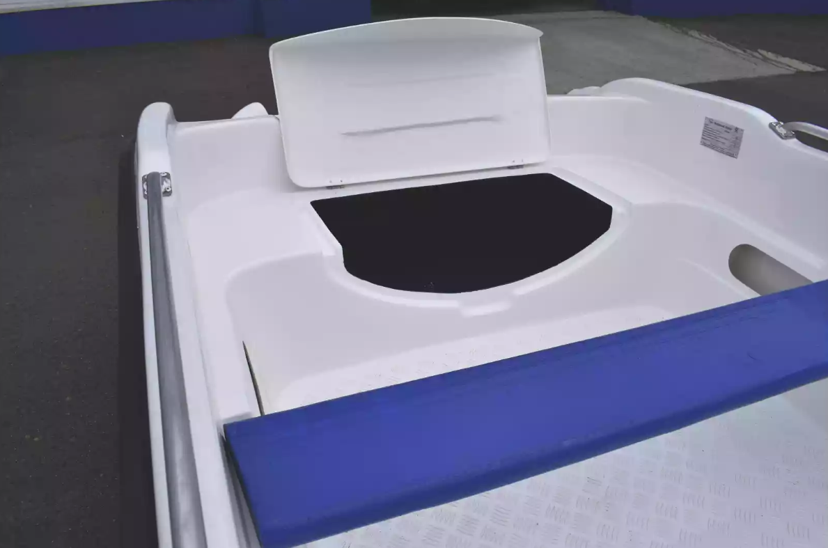 Стеклопластиковая лодка Пингвин New (тримаран) в Калуге