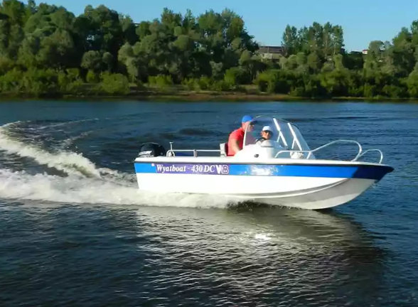 Стеклопластиковый катер Wyatboat-430 DC (тримаран) в Калуге