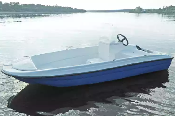 Стеклопластиковая лодка Пингвин с консолью (тримаран) в Калуге