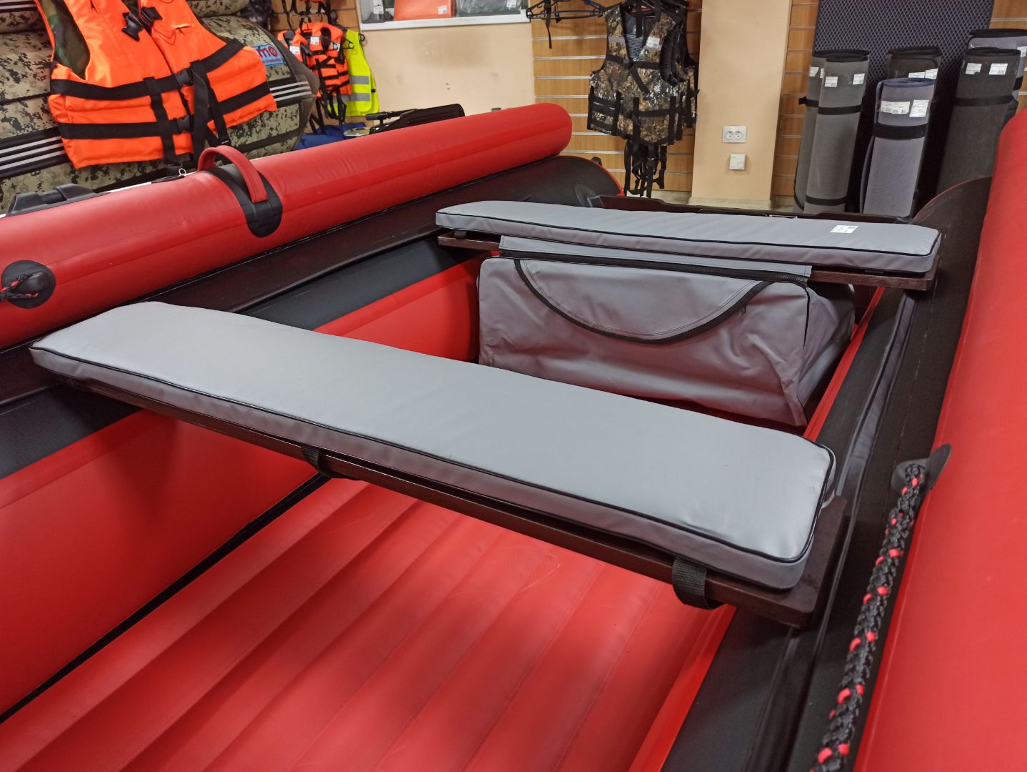 КОМПЛЕКТ МЯГКИХ НАКЛАДОК С СУМКОЙ ДЛЯ ЛОДОК 90Х20 СЕРЫЙ в Калуге