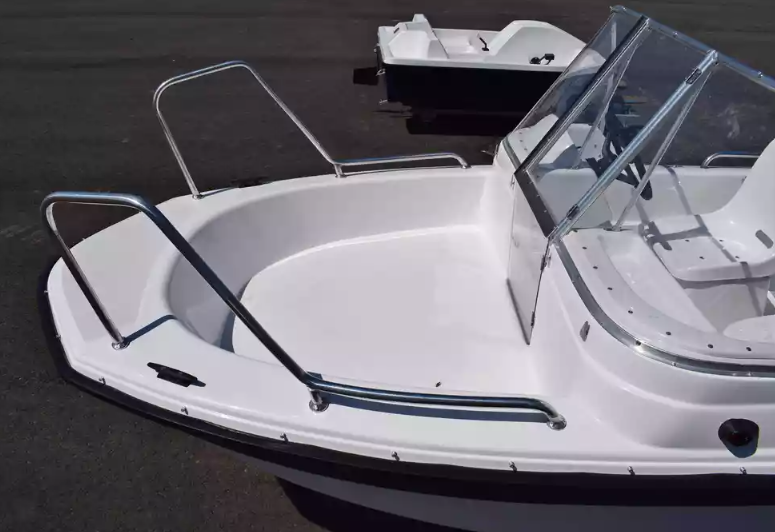 Стеклопластиковый катер Wyatboat-430 DC (тримаран) в Калуге