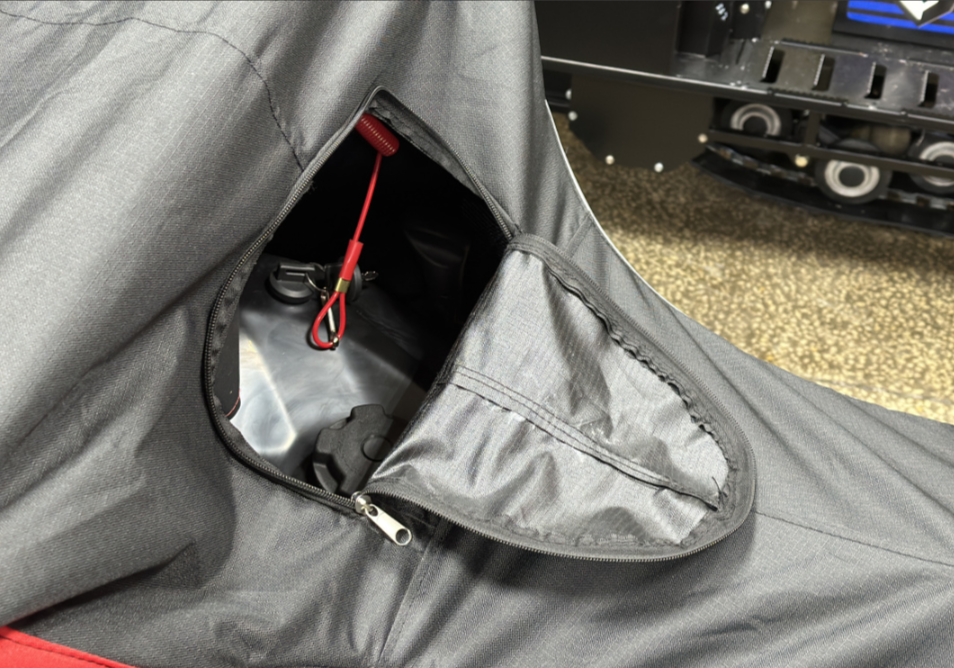 Чехол транспорт. снегохода IKUDZO HUNTER черно-красный Оксфорд ПРЕМИУМ качества с лого IKUDZO в Калуге