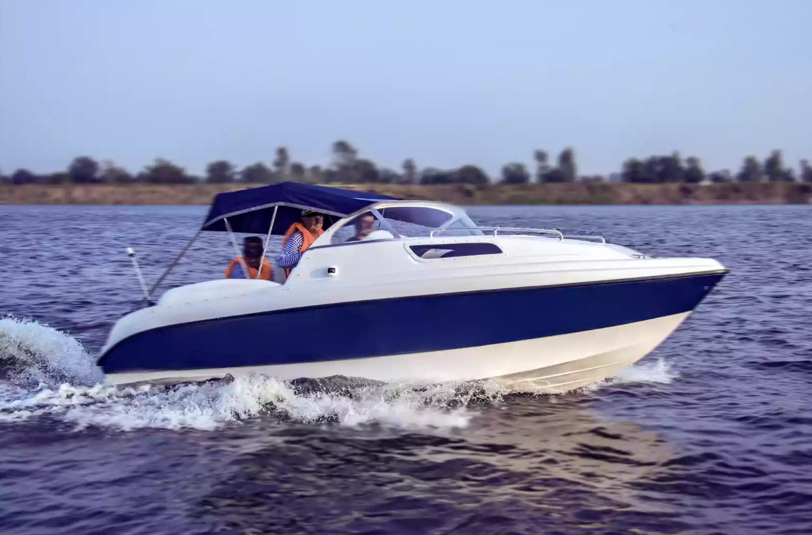 Стеклопластиковый катер Neman-550 с каютой в Калуге