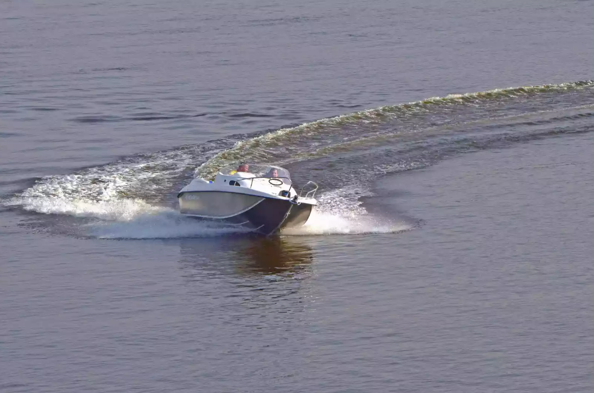 Комбинированный катер Neman-530 с каютой в Калуге