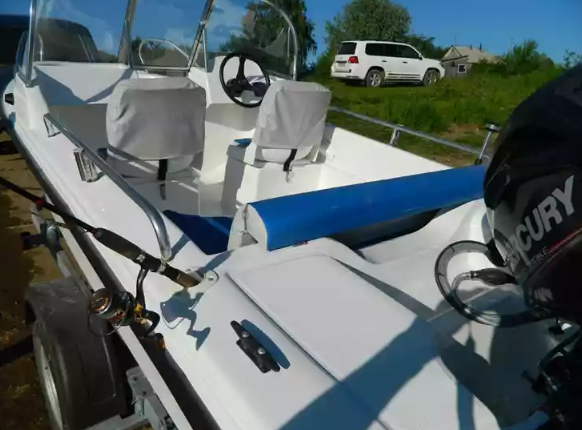 Стеклопластиковый катер Wyatboat-430 DC (тримаран) в Калуге