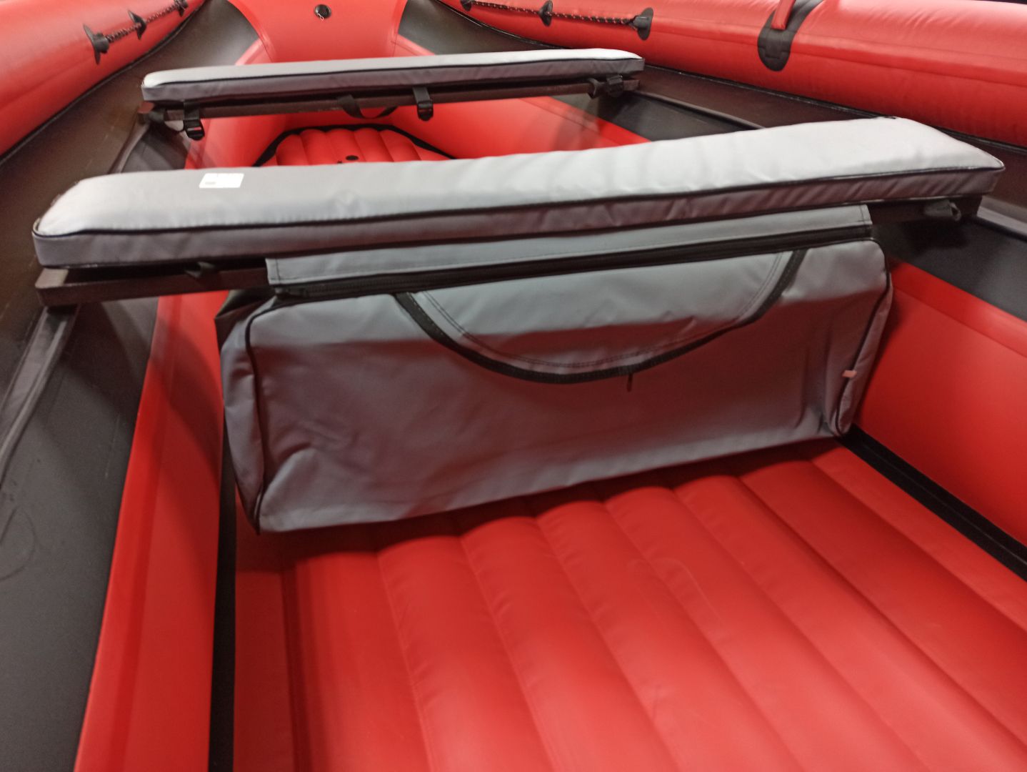 КОМПЛЕКТ МЯГКИХ НАКЛАДОК С СУМКОЙ ДЛЯ ЛОДОК 90Х20 СЕРЫЙ в Калуге