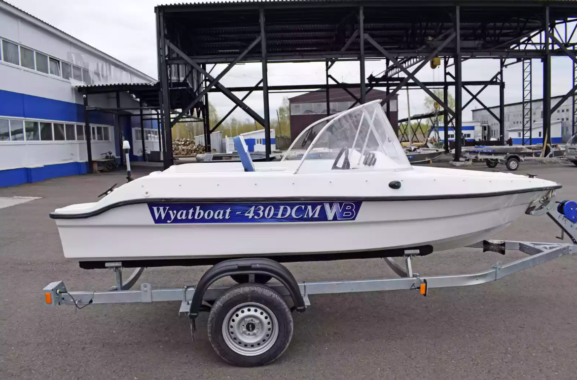 Стеклопластиковый катер Wyatboat-430DCМ (килевая) в Калуге