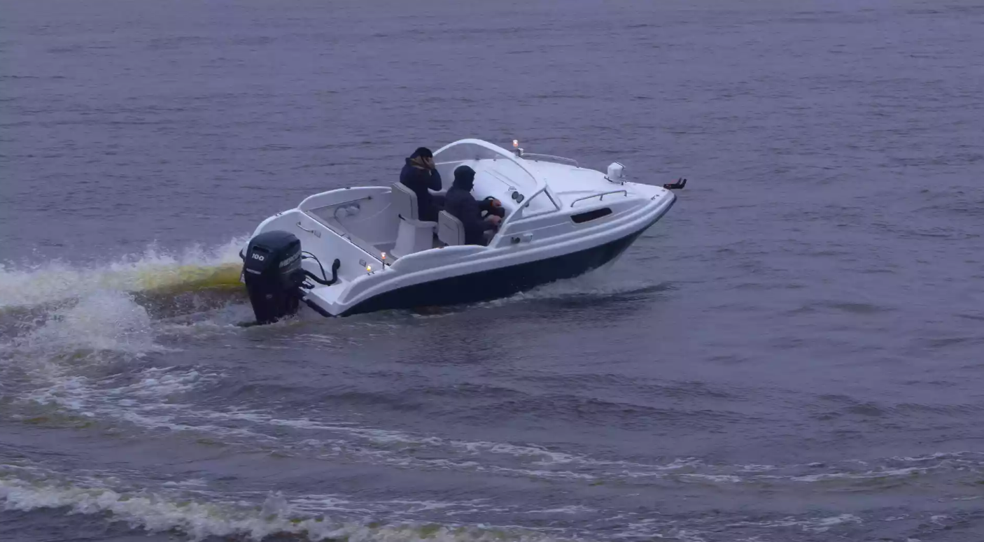 Стеклопластиковый катер Neman-550 с каютой в Калуге