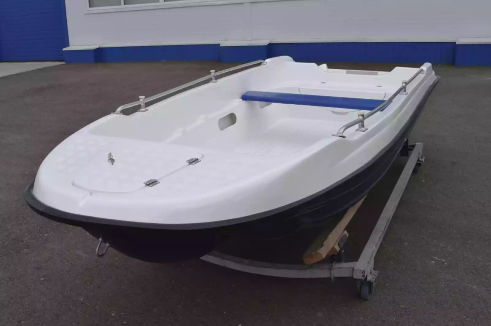Стеклопластиковая лодка Пингвин New (тримаран) в Калуге